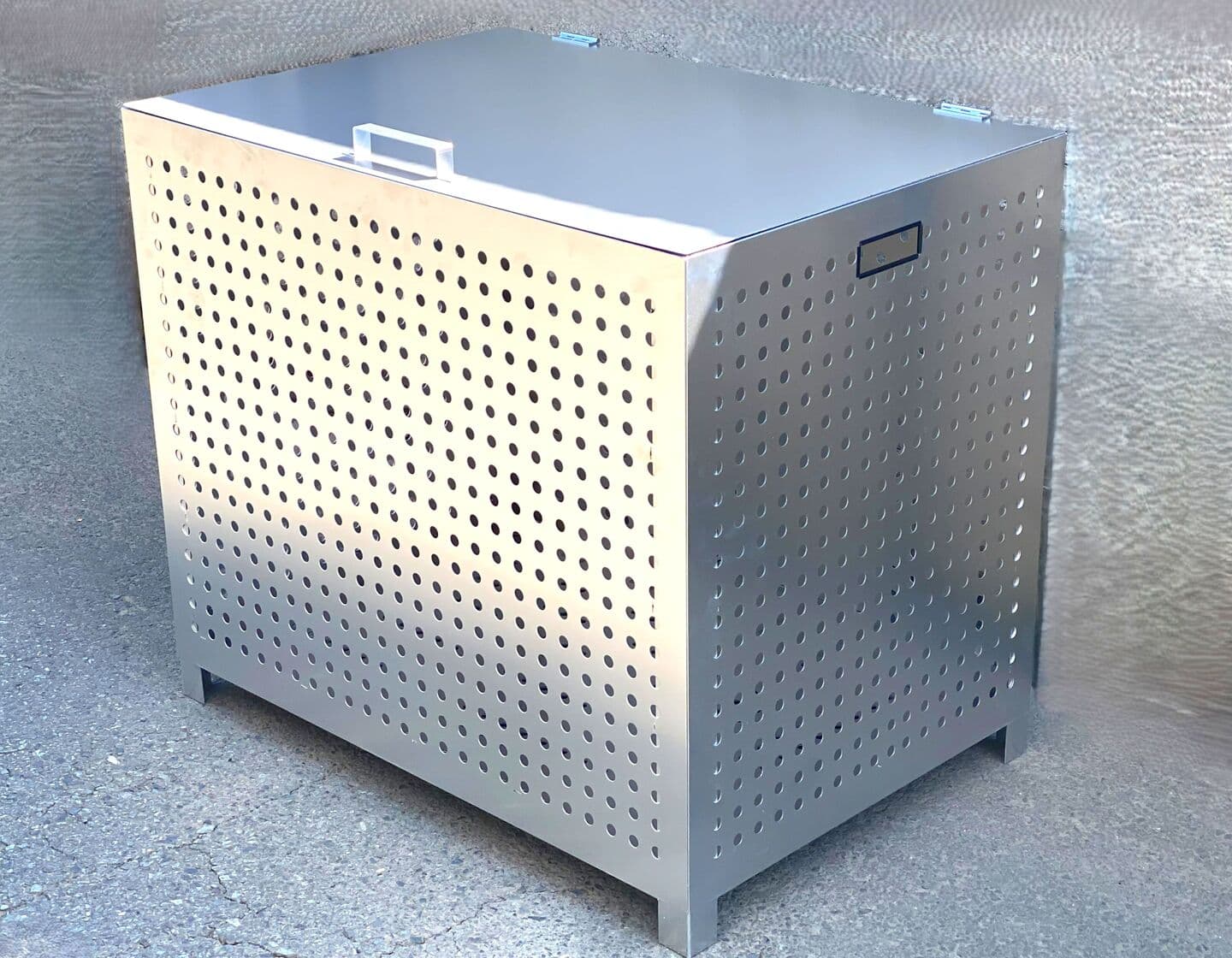 深津機器製作所による特注アルミゴミ箱の製作実績(軽量・耐候性・精密加工)